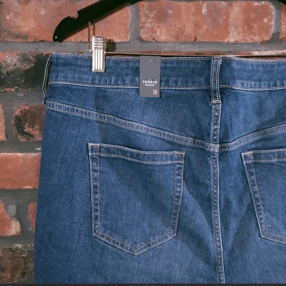 NWT Torrid 5 inch Vintage Stretch High Rise Denim Shorts Women’s 16 - Picture 4 of 5